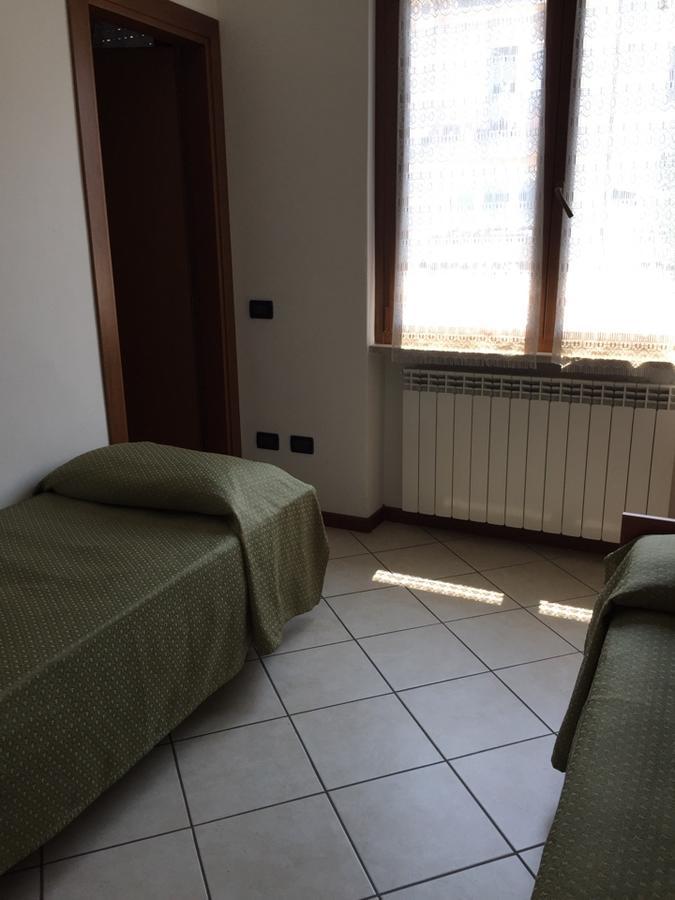 Casa Regina Διαμέρισμα Ντεζεντσάνο ντελ Γκάρντα Εξωτερικό φωτογραφία