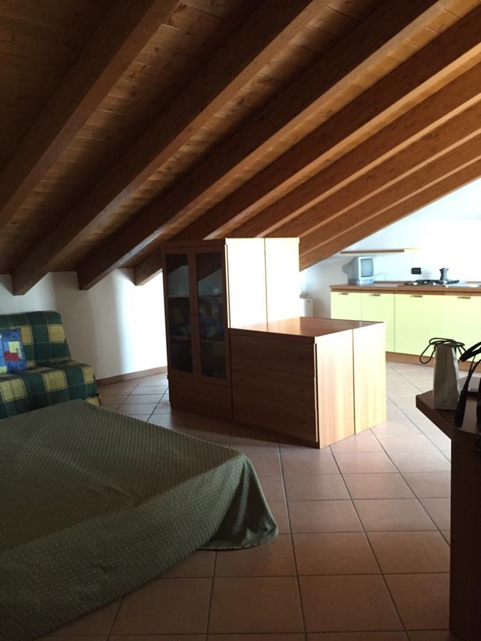 Casa Regina Διαμέρισμα Ντεζεντσάνο ντελ Γκάρντα Εξωτερικό φωτογραφία